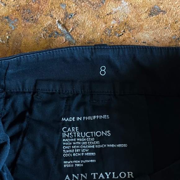 Ann Taylor Black Boardwalk Shorts With pockets, Size 8 - Picture 5 of 6
